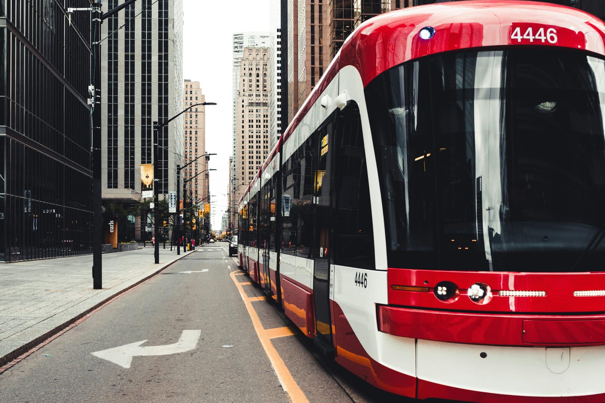 découvrez les avantages du transport en commun et trouvez les meilleurs moyens de déplacement avec les transports publics dans votre région.